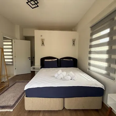 Eski Cennetkoey Evleri بيت للعطل داتْشا