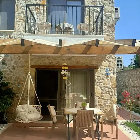 Eski Cennetkoey Evleri بيت للعطل داتْشا